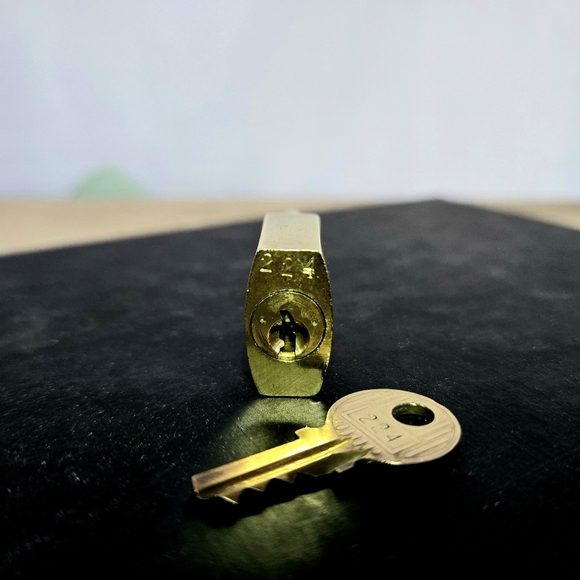 LOUIS VUITTON | Vintage Gold Padlock & Key #224 - Picture 4 of 5